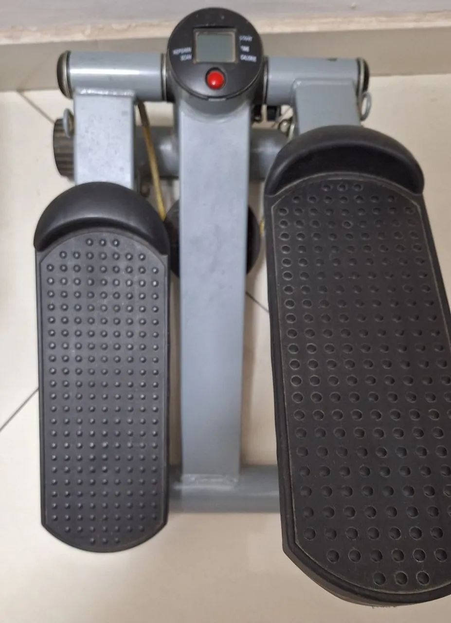 Banco reto, anilhas e simulador de caminhada - Foto 3