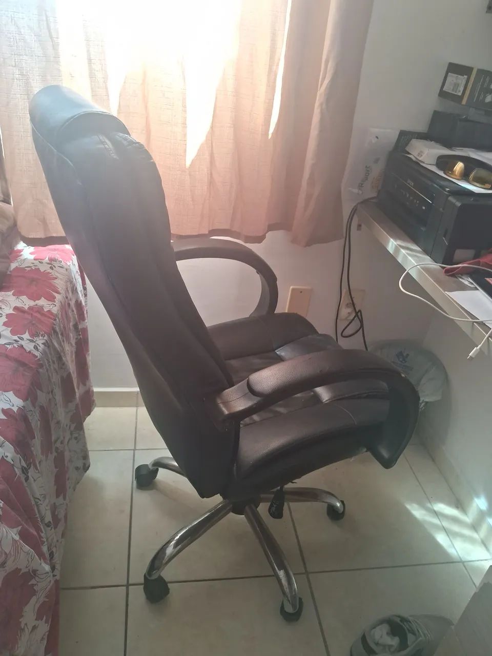 Cadeira Executiva Giratória Preta - Foto 3