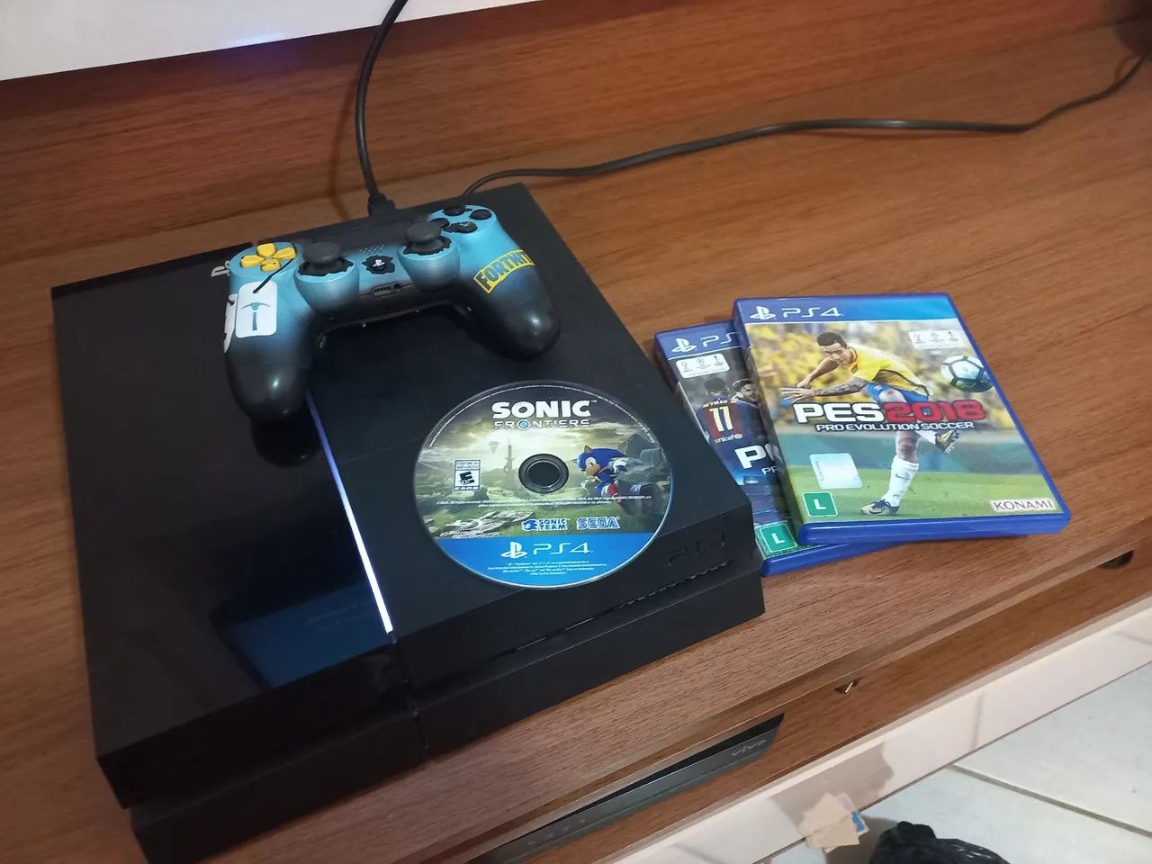 PS4 + 1 Controle + 3 Jogos