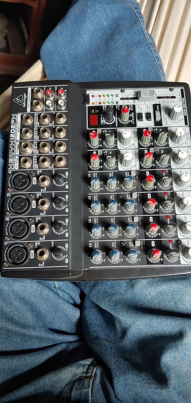 Mesa de Som Behringer Xenyx 1202FX