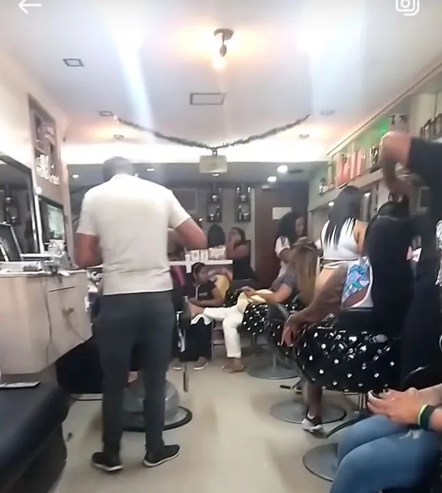 VAGA PRA MANICURE E CABELEIREIRA 