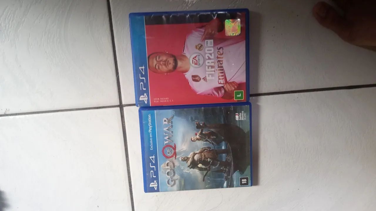 Combo  (PS4) - FIFA 20 e God of War 2018 -Seminovo
