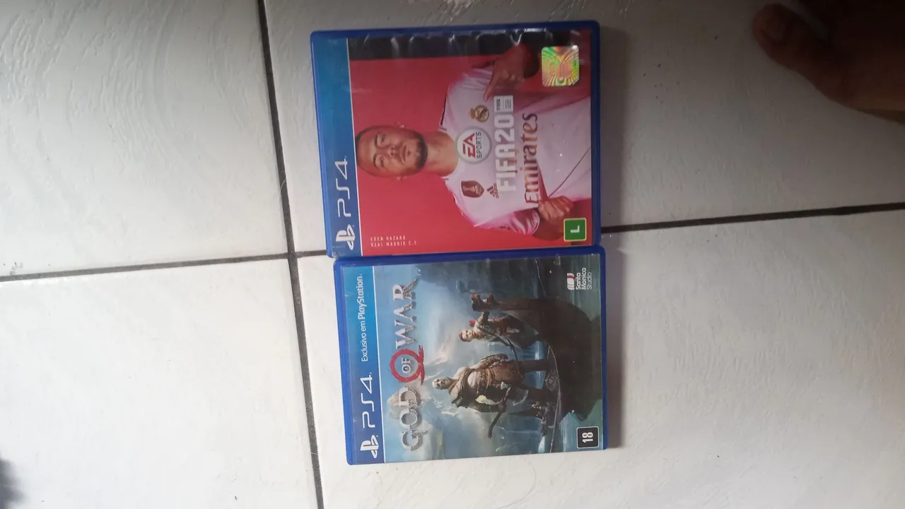 Combo (PS4) - FIFA 20 e God of War 2018 -Seminovo