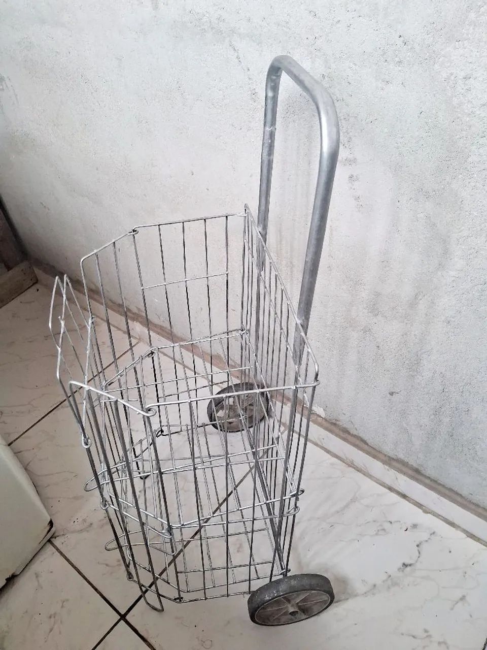 Carrinho de compras aramado