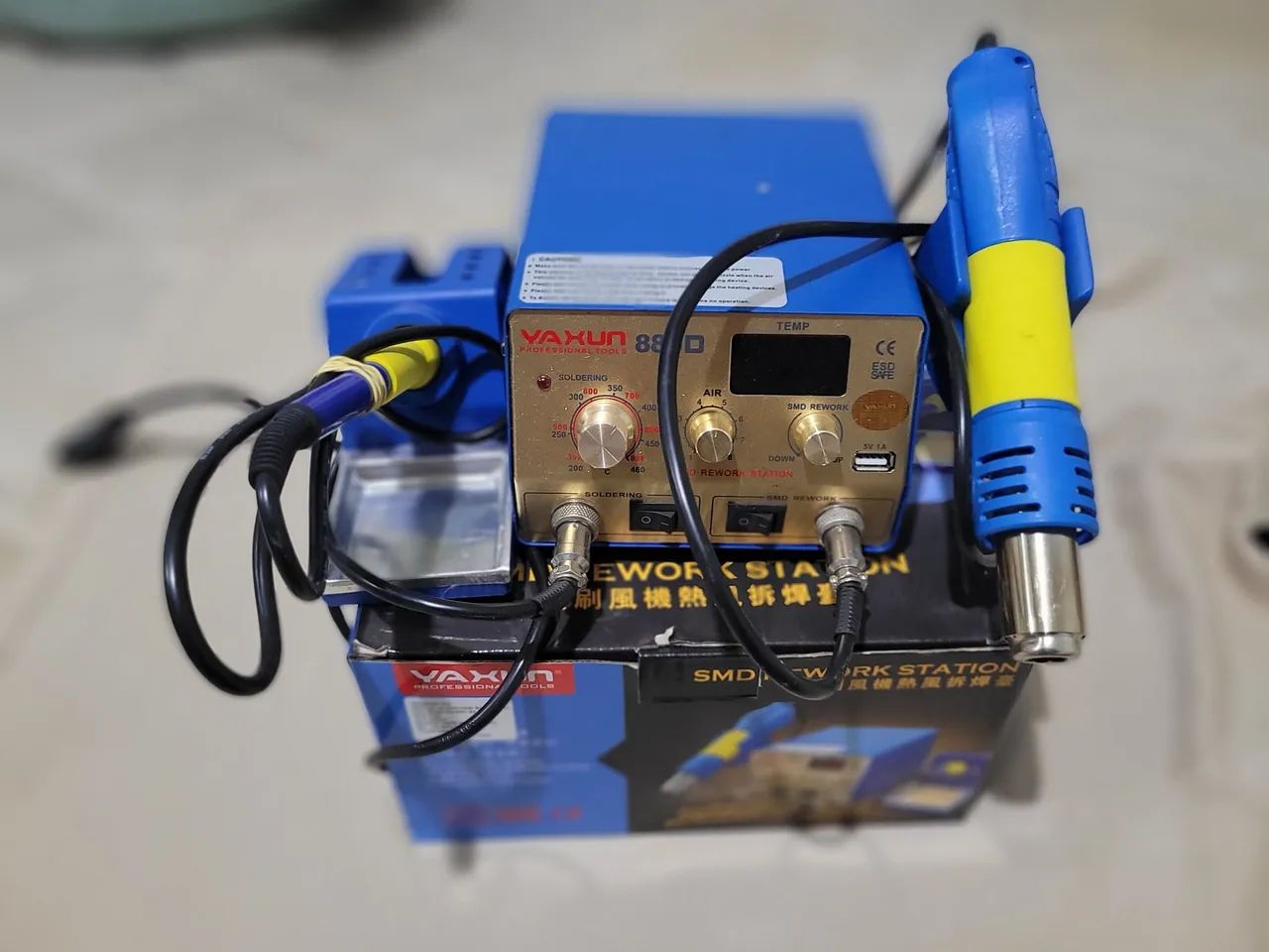 Estação de solda e ar quente.