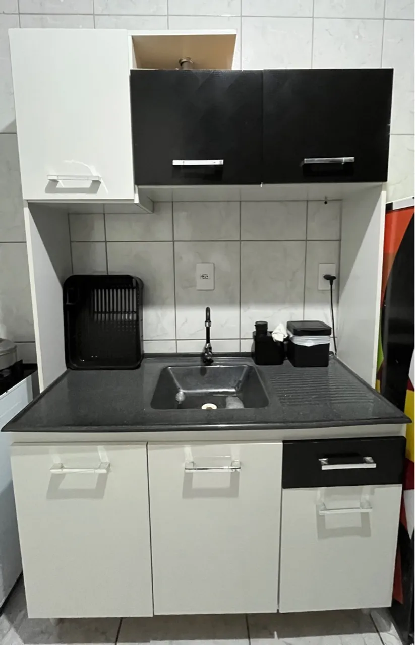 Armário de cozinha compacto com pia