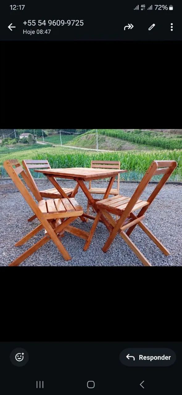 Jogo de Mesa e Cadeiras em Madeira maciça.