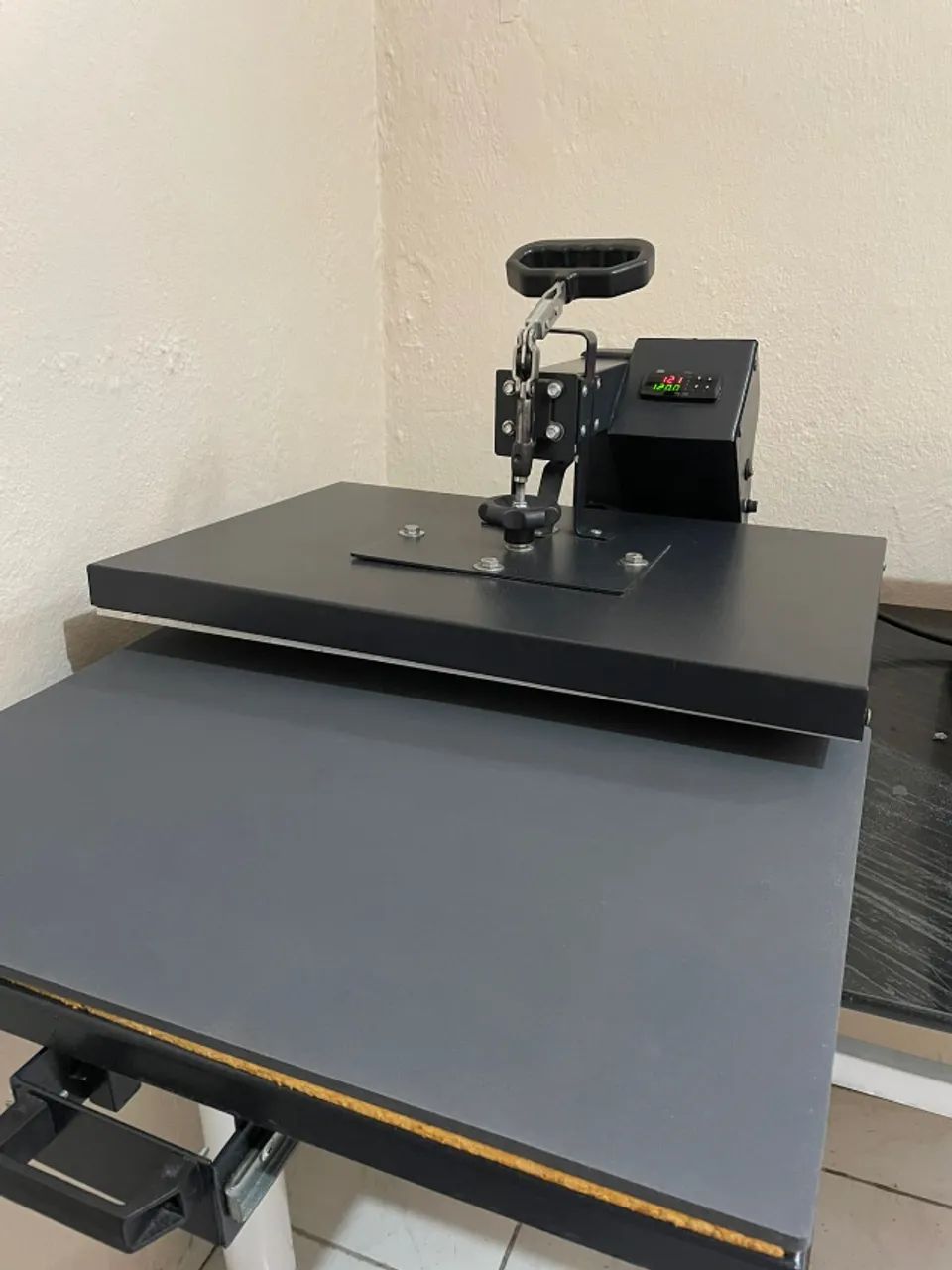 Prensa com gaveta 40x60