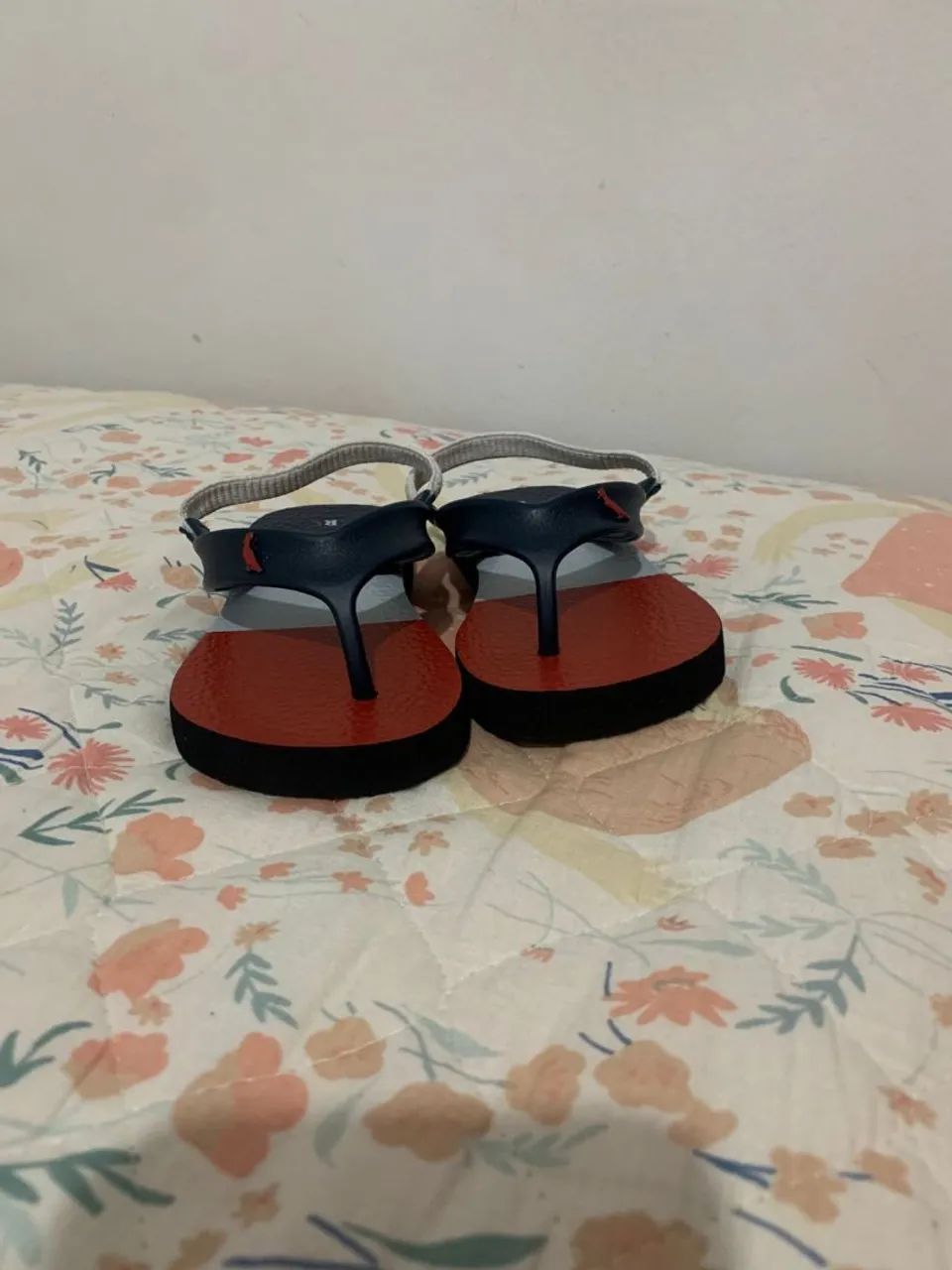Chinelos infantis com detalhe de bandeira - Foto 3