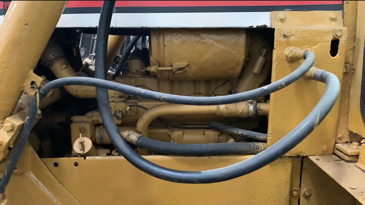 Trator de Esteira Caterpillar D4E ano 1986 com Torque e mecânica em ótimo estado - Foto 4