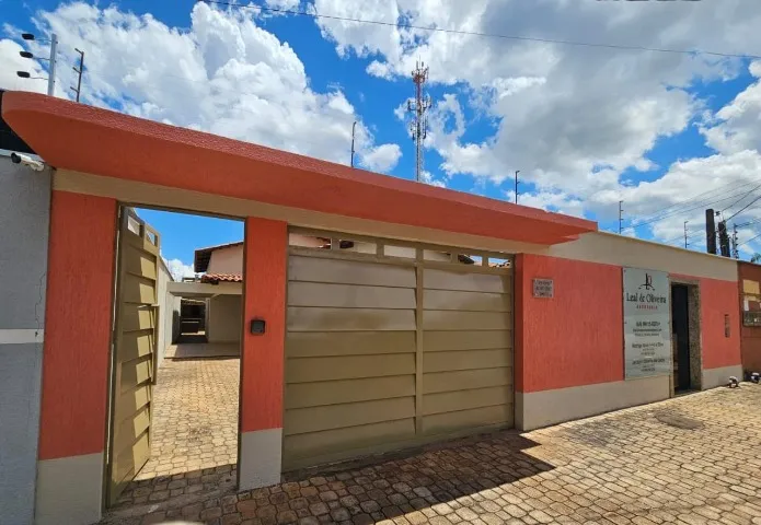 Aluguel - Casa na 406 Norte com 03 Quartos (sendo uma suíte) + 01 suíte externa