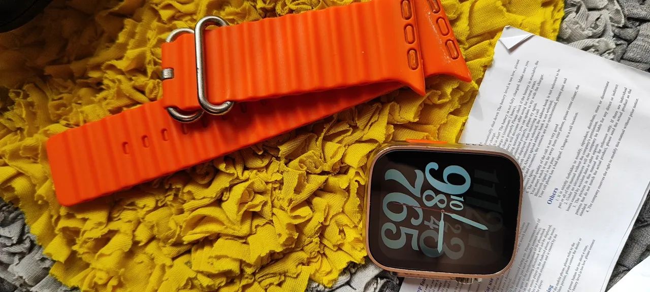 Relógio inteligente Apple Watch com pulseira laranja - Foto 2