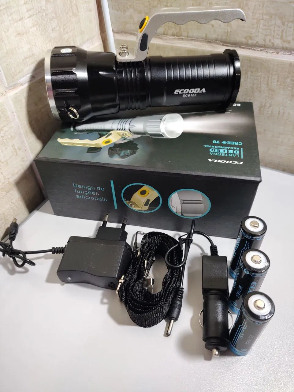 Lanterna Holofote Super LED Recarregável T6 - Camping e Aventura! - Foto 3