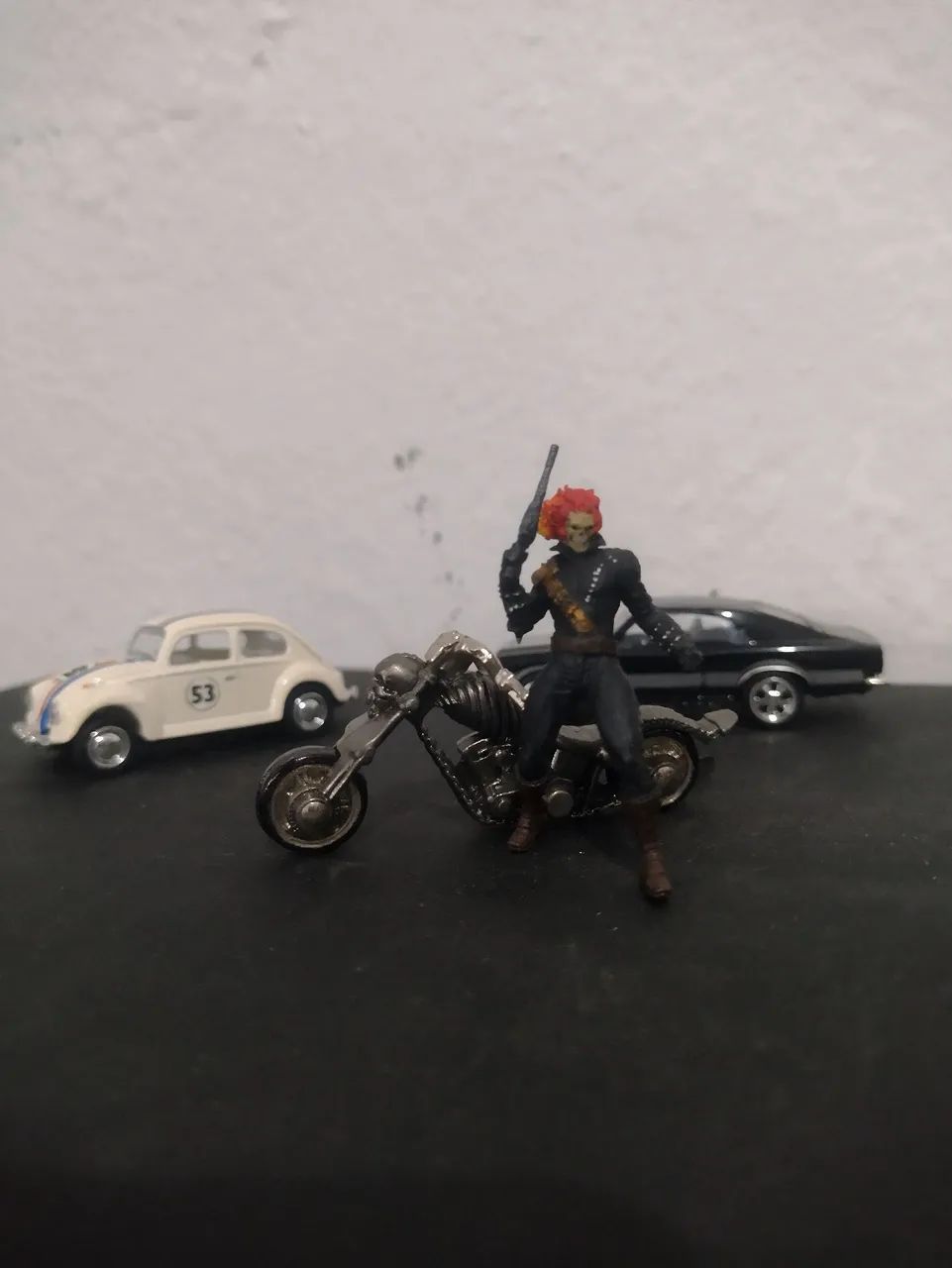 Action figure Ghost Rider com moto e carros