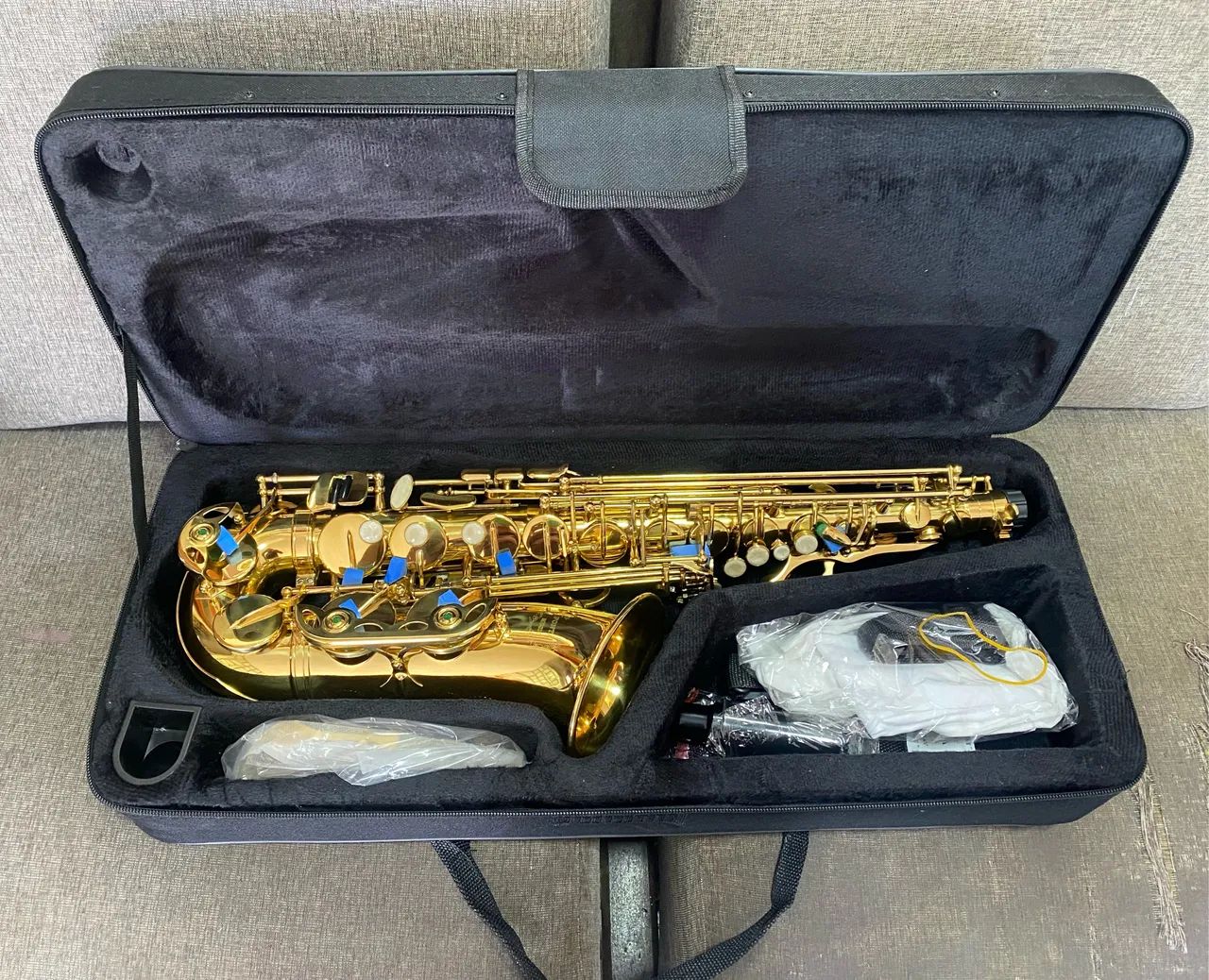 Saxofone alto Mib marca Fontai - Foto 4