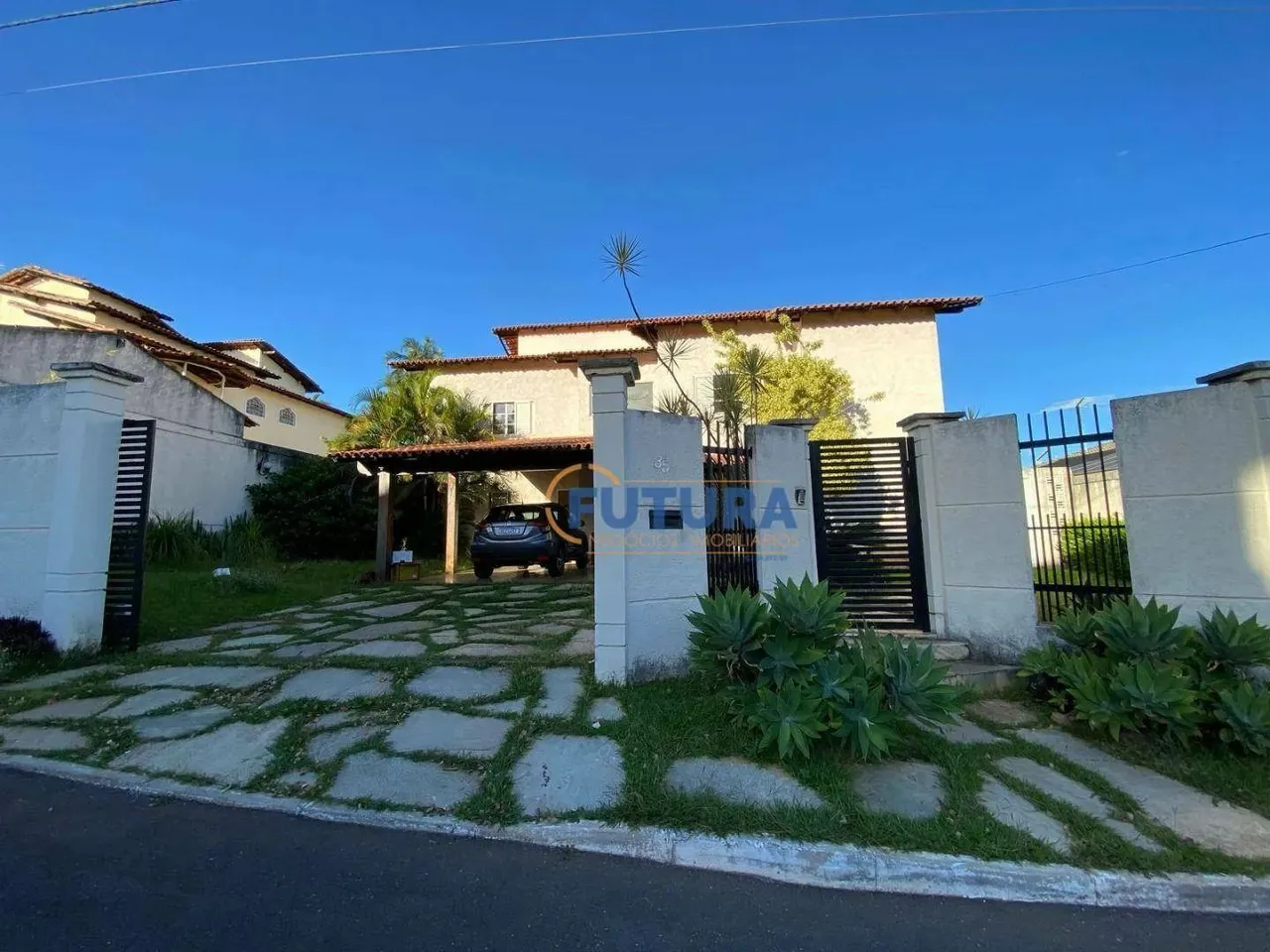 Casa com 4 Quartos, 2 Suítes, 620m² - Condomínio Ville de Montagner - Jardim Botânico