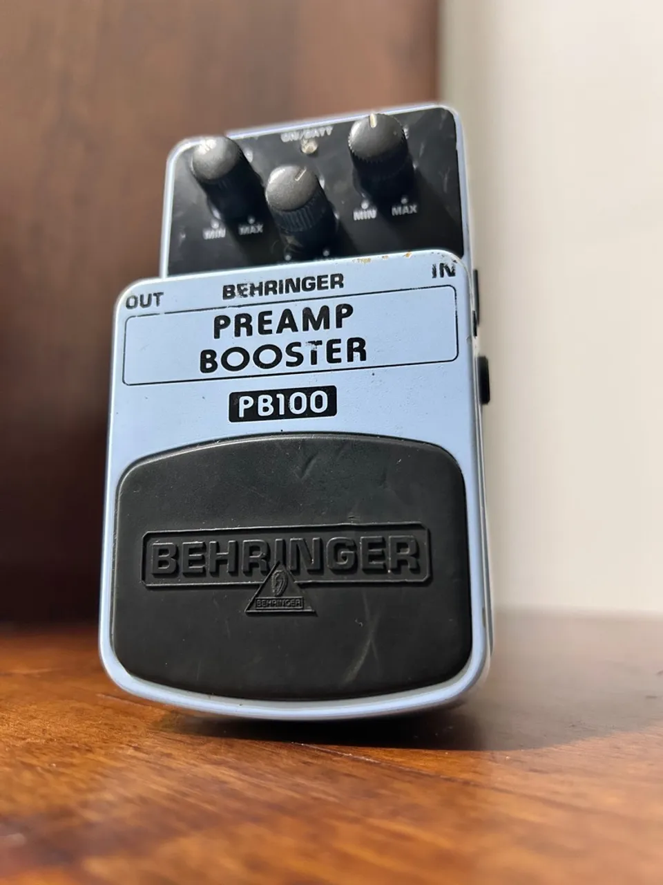 Pedal Booster Behringer (Preamp Booster PB100)