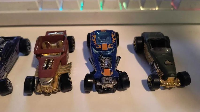 Seis miniaturas carrinhos Hot Wheels - Foto 3