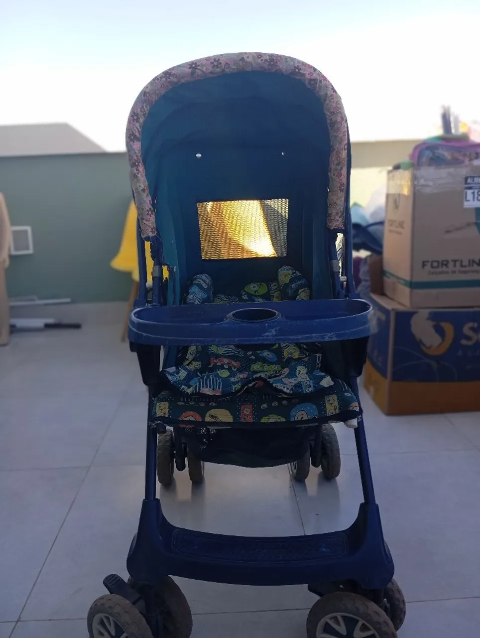 Carrinho de Bebê Compacto e Confortável