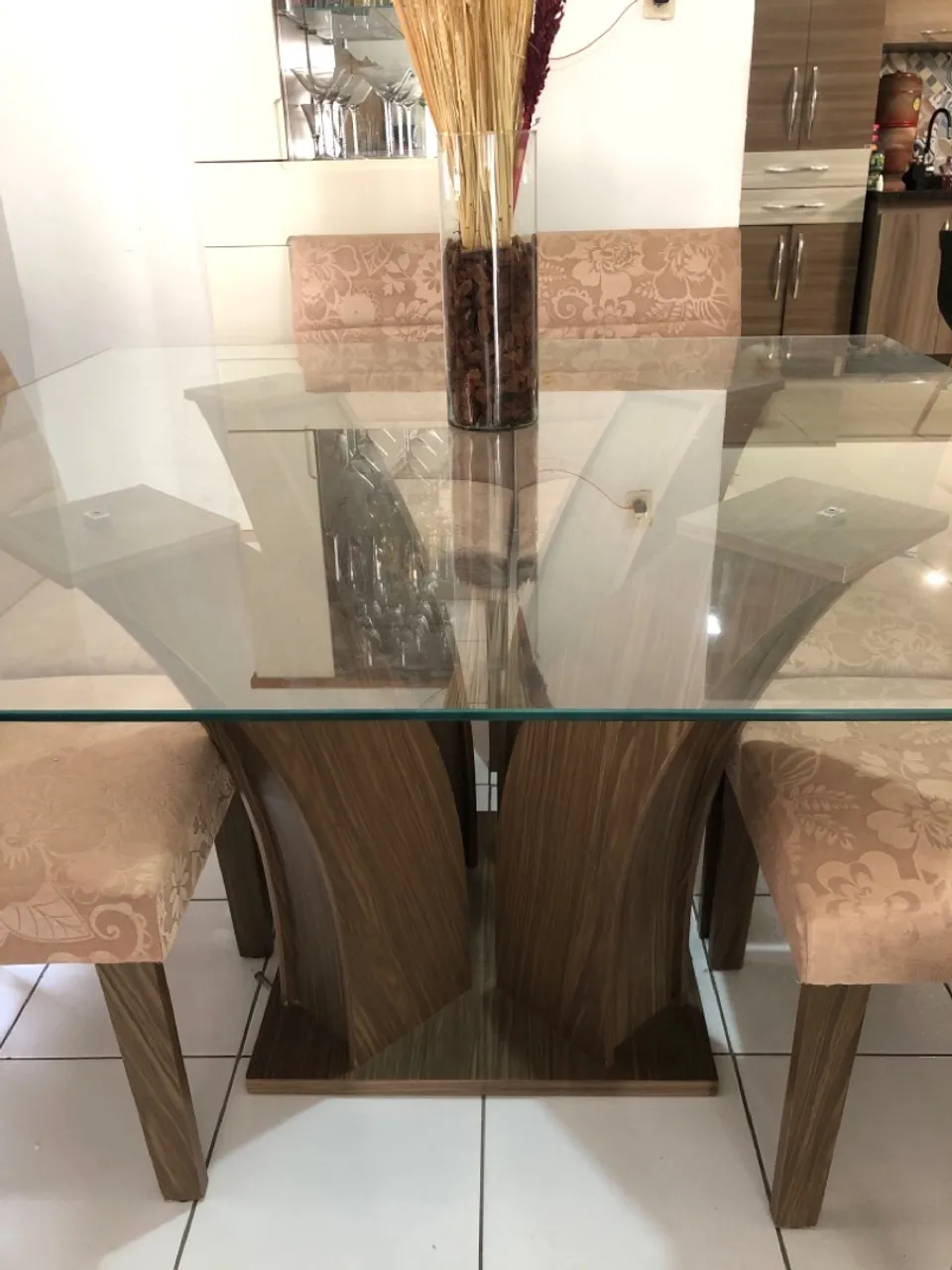 Mesa de Jantar de Vidro com Base em MDF de qualidade