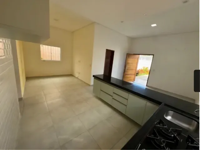 Casa à Venda com 3 quartos, 2 banheiros e 110m²