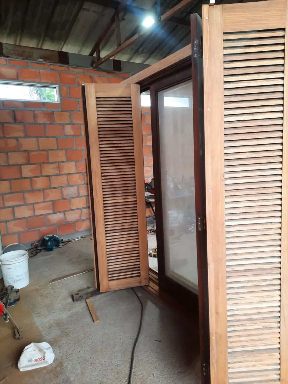 Portas e janelas de madeira 64295716794627124