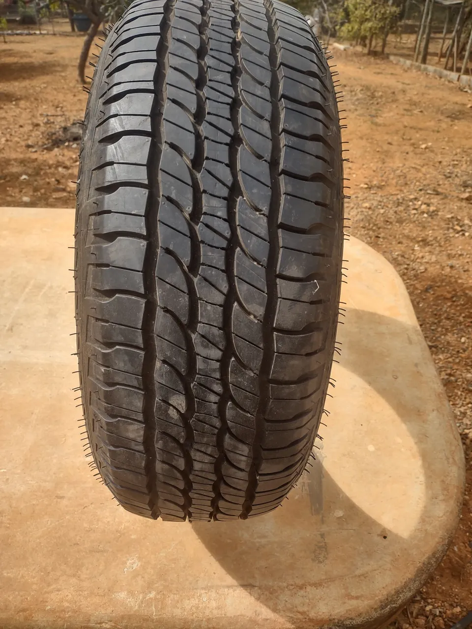 Pneu 205/60 R 16 novo para carro !