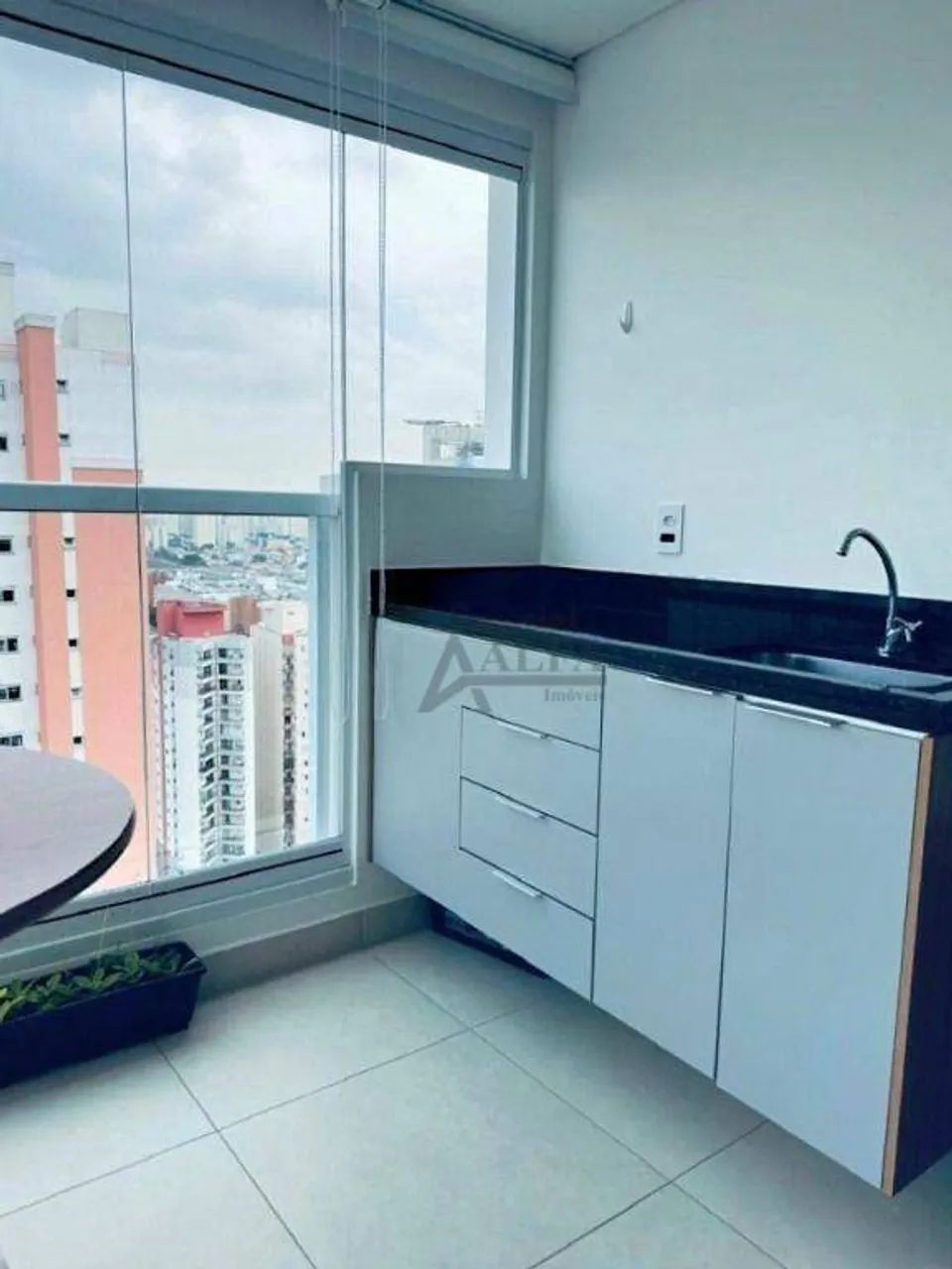 ** Edifício Gibraltar - IMPERDÍVEL - Lindo apartamento em andar altíssimo c/ ampla varanda - Foto 2
