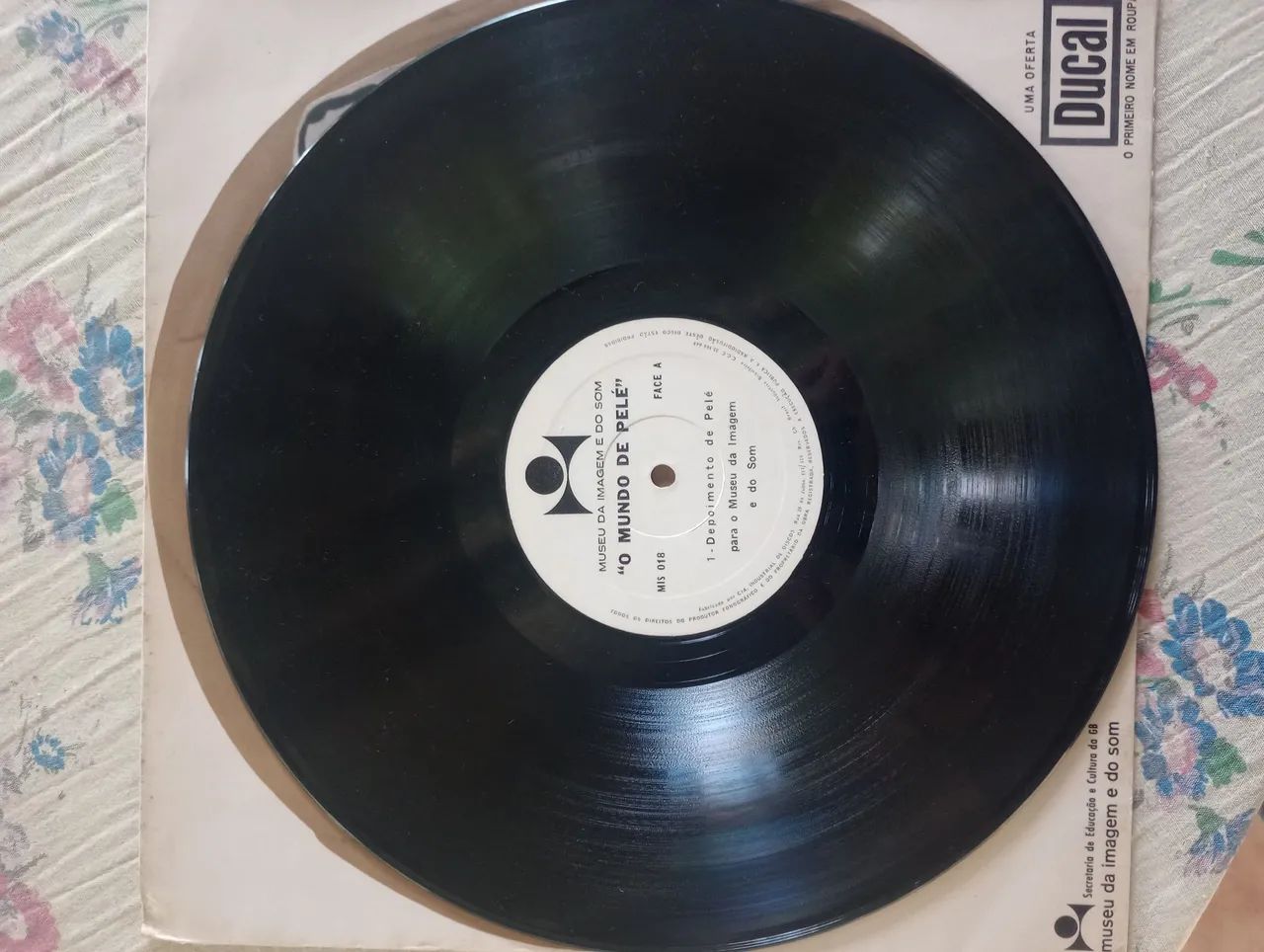 Disco de Vinil O Mundo de Pelé - Foto 2