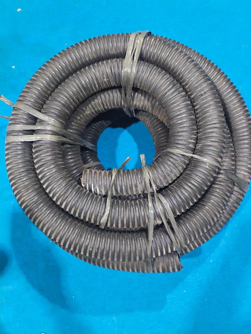 Eletroduto flexível metálico (Sealtubo) marca Delkaflex diâmetro de 2.1/2" rolo c/ 19metro - Foto 2