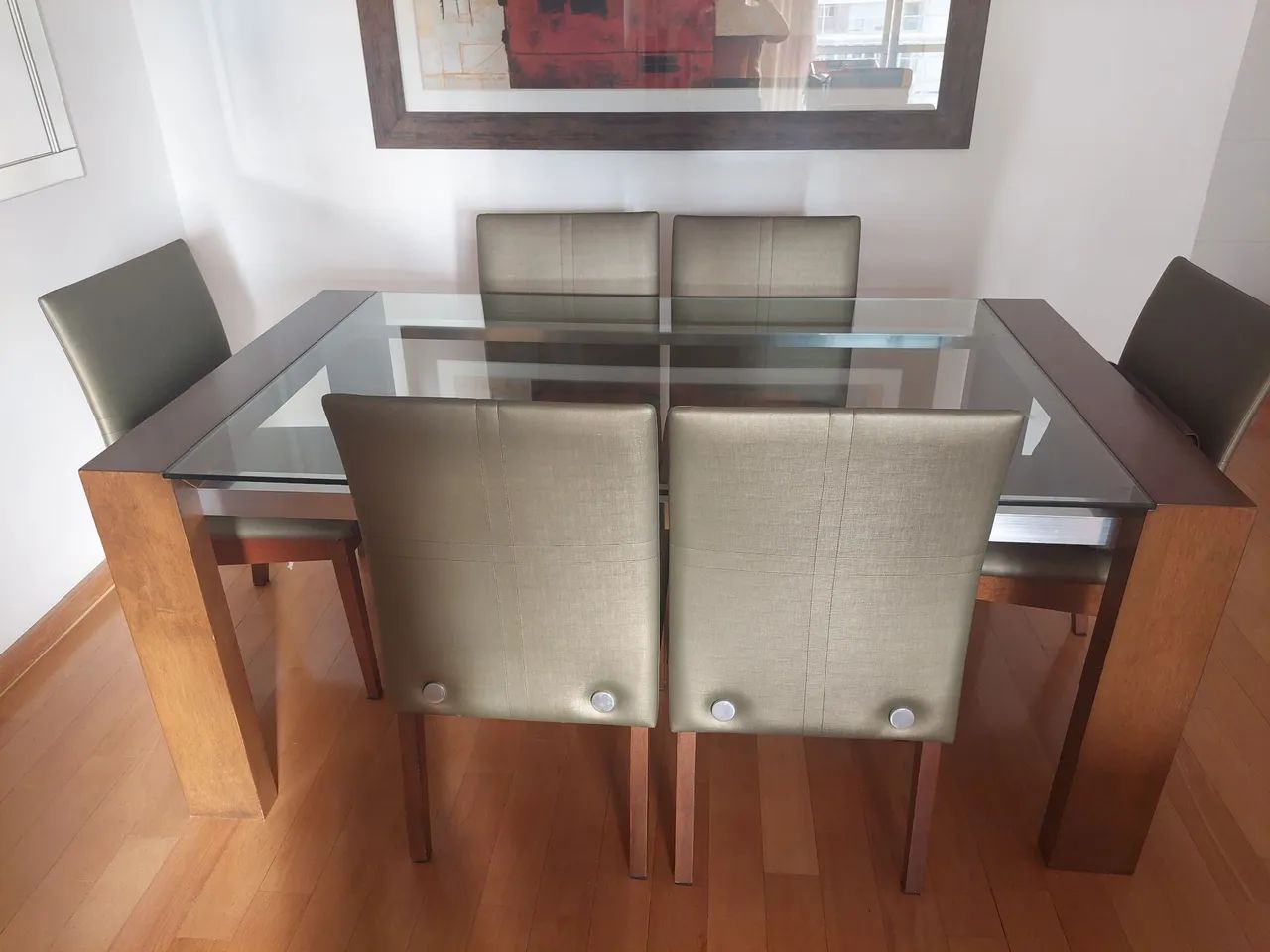 Conjunto em madeira semi novo mesa jantar + 6 cadeiras + aparador marca Dunelli House 
