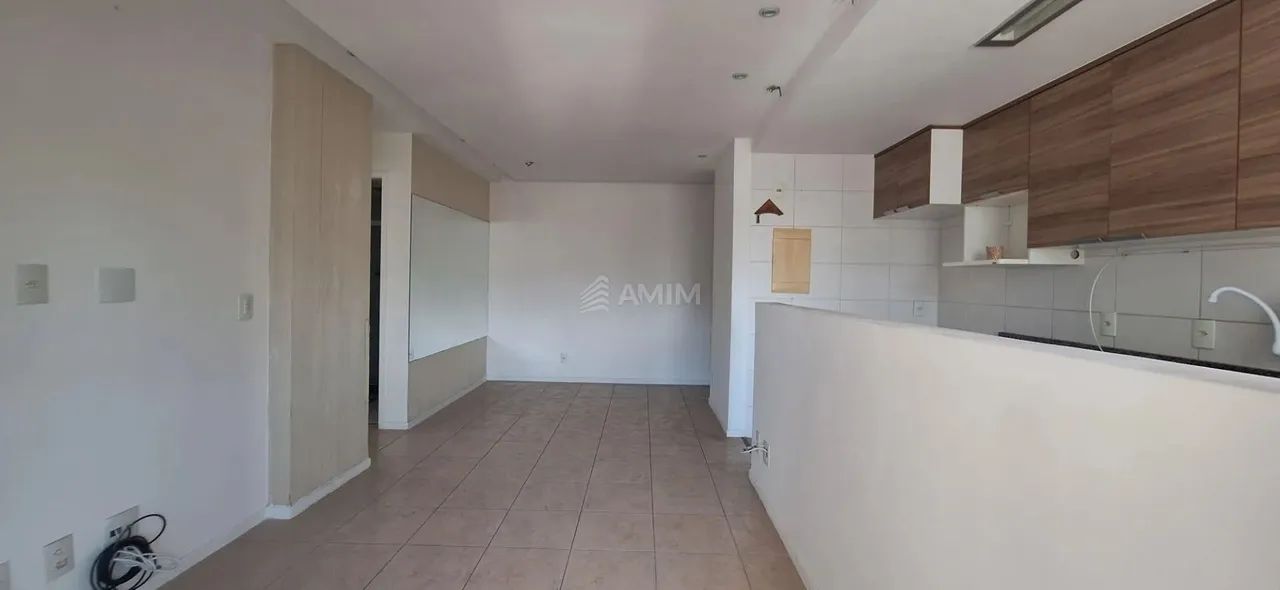 Apartamento semi mobiliado locaizado em Icaraí, com 2 quartos sendo 1 suíte, varanda e 2 v - Foto 3