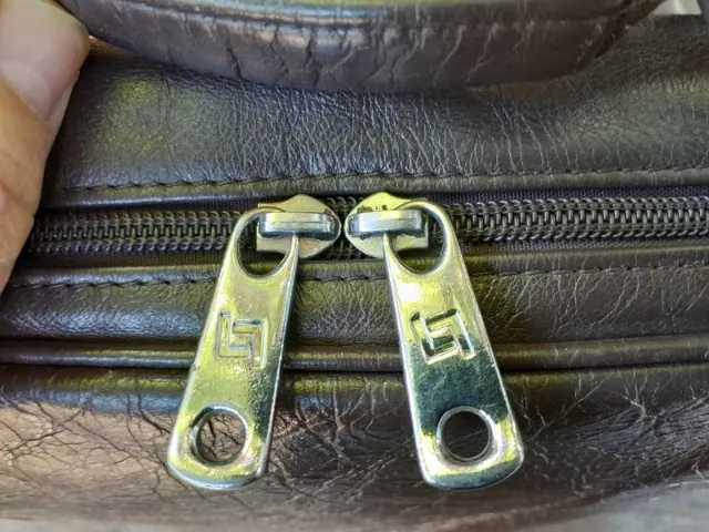 Bolsa executiva, em couro italiano natural, de fabricação do ateliê Laci Baruffi.