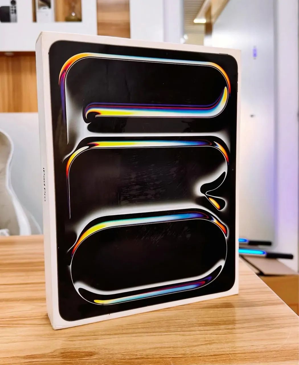 【美品】13インチ iPad Pro M4 256GB シルバー 13インチiPad Pro Wi‑Fiモデル 256GB（標準ガラス搭載）- シルバーを