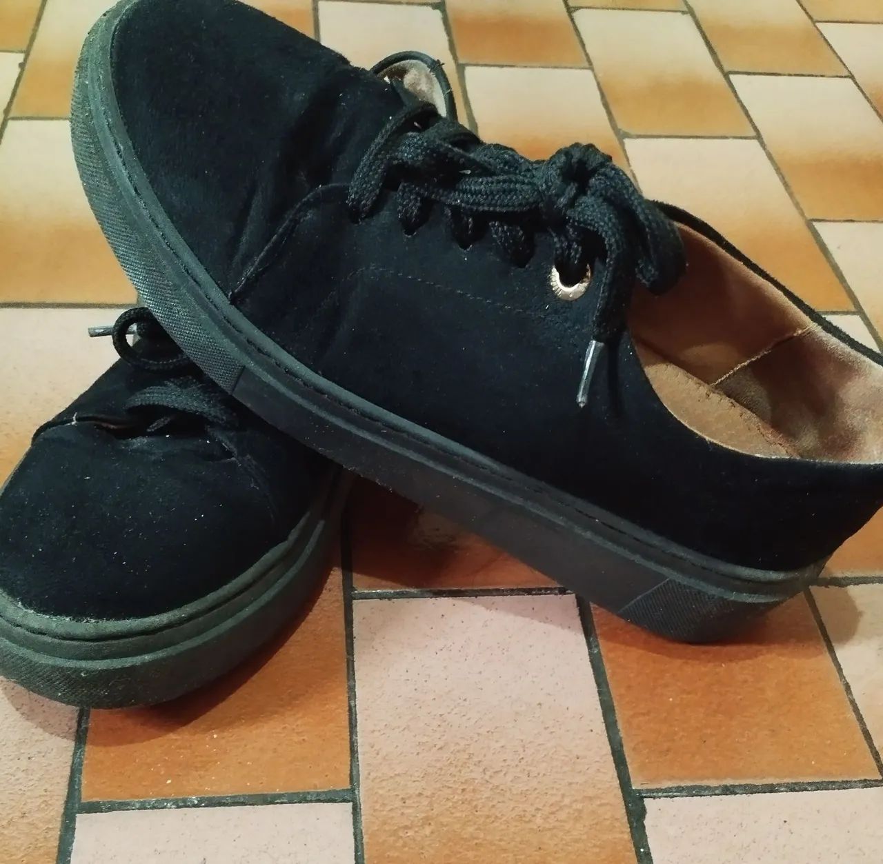  Brechó Tênis feminino Vizzano. Preto, camurçado e solado plataforma, 38 - Foto 2