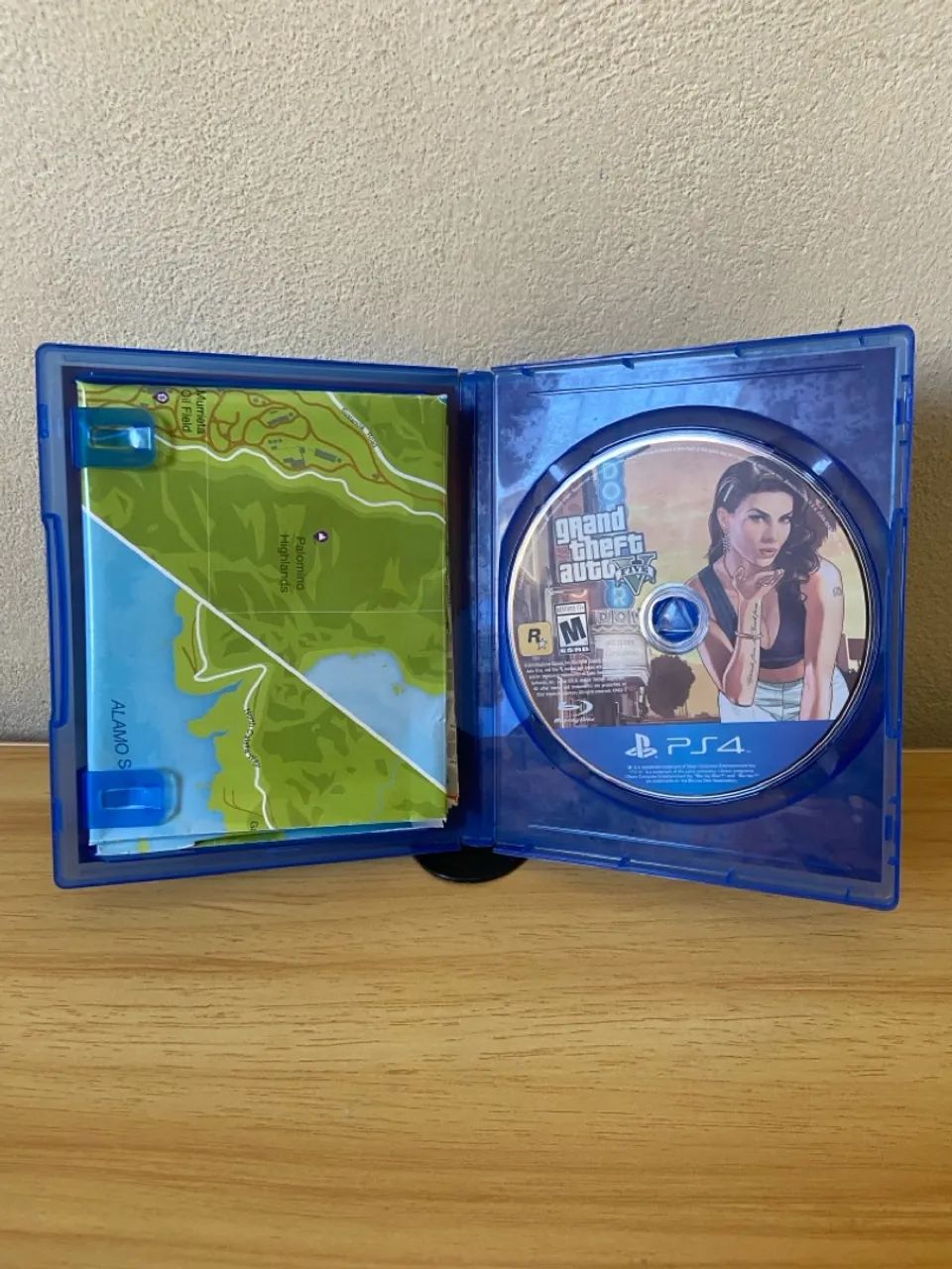 GTA V 5 PS4 mídia física (seminovo) + mapa - Foto 3