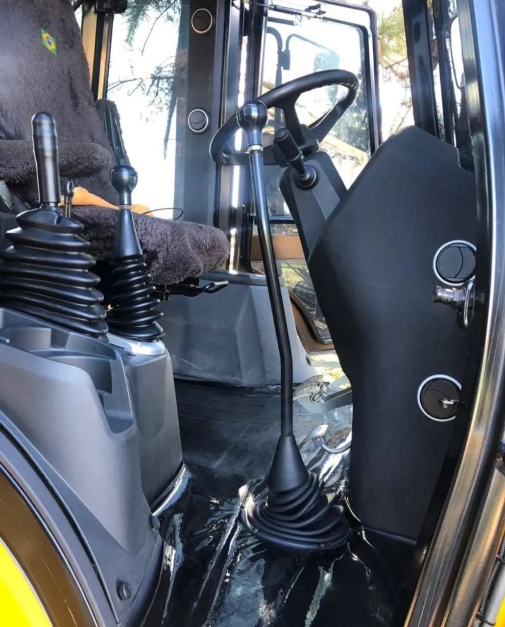 Retroescavadeira JCB 3CX - Potência e Versatilidade - Foto 4