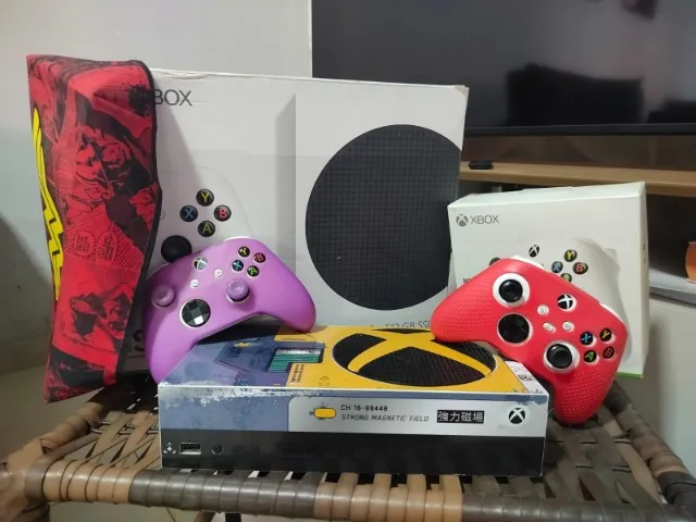 XBOX SERIES S + 2 controles + Pilhas duracell recarregáveis