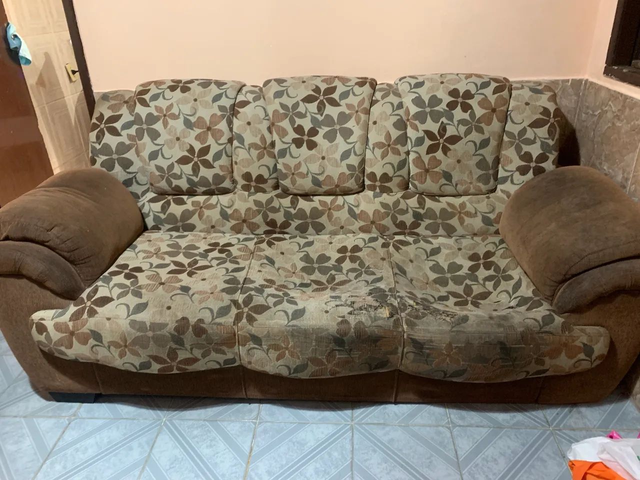 Sofa otima estrutura precisando de reforma - Foto 5