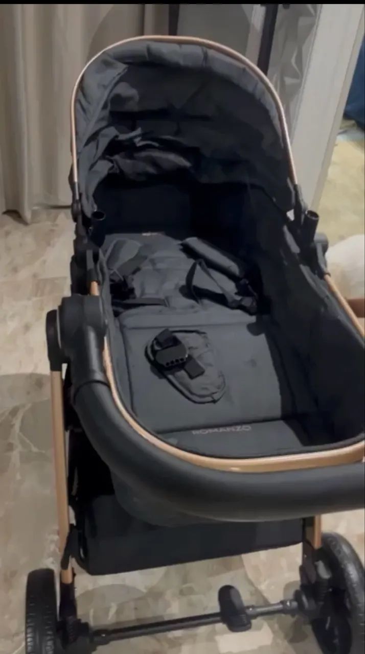 Carrinho de bebê mais bebê conforto 