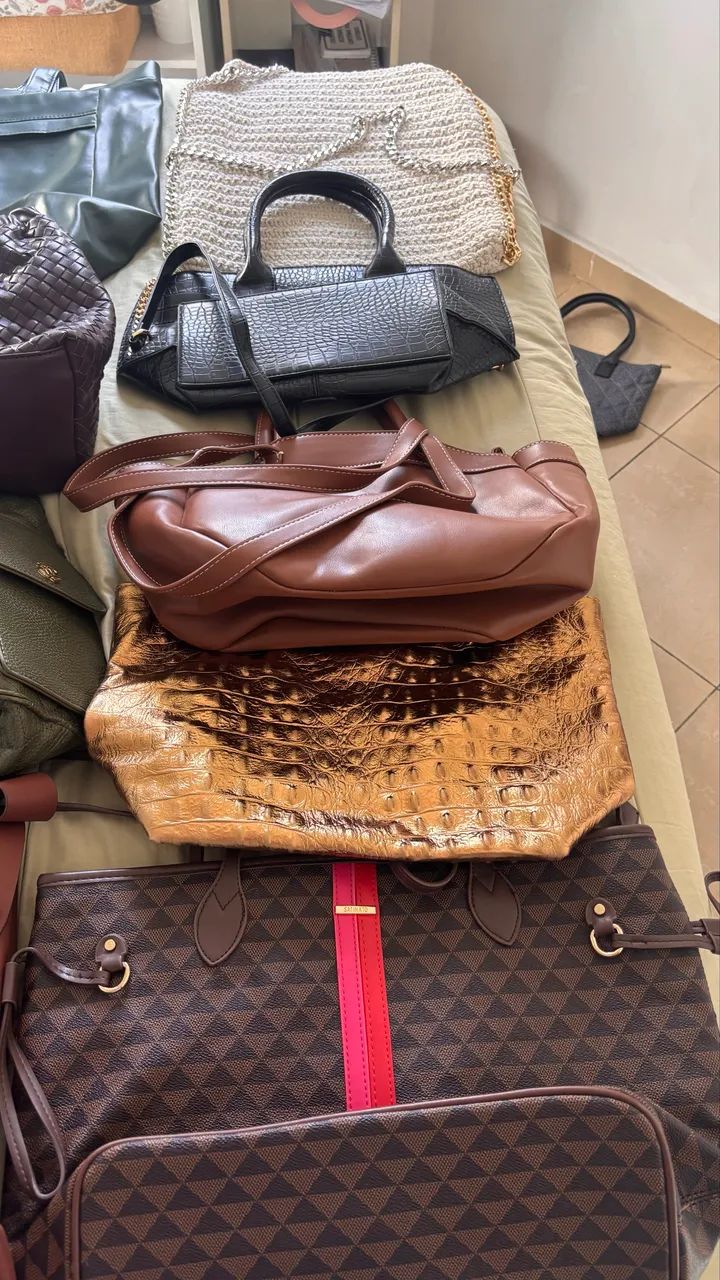 Lote bolsas diversas com 20 peças - Foto 3