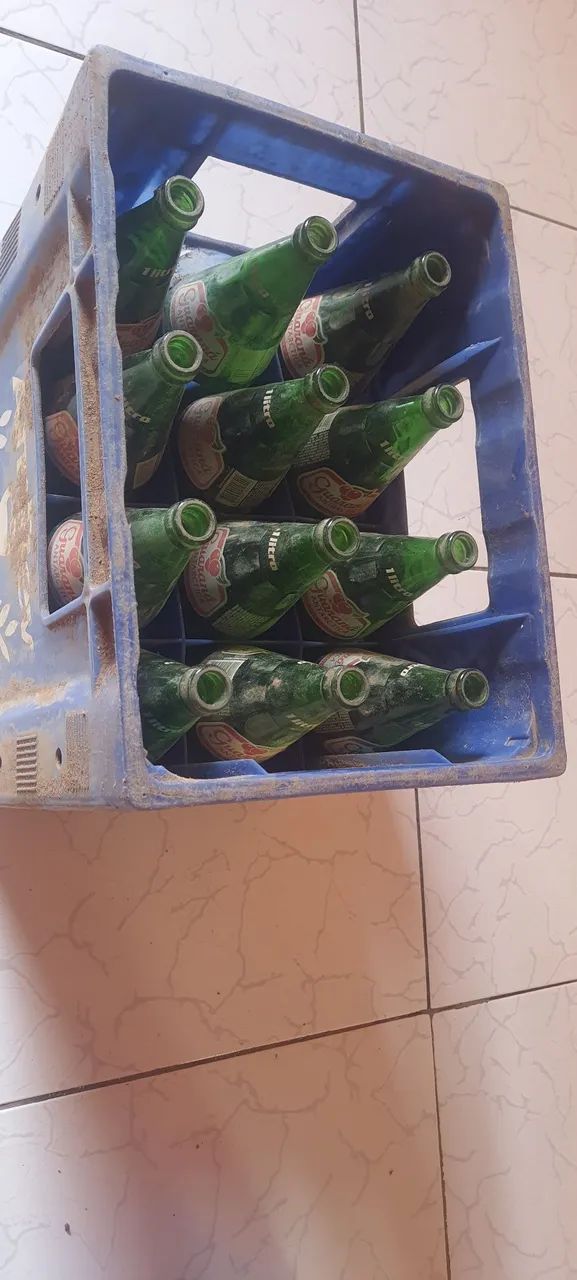 Grade com 12 casco guaraná antarctica