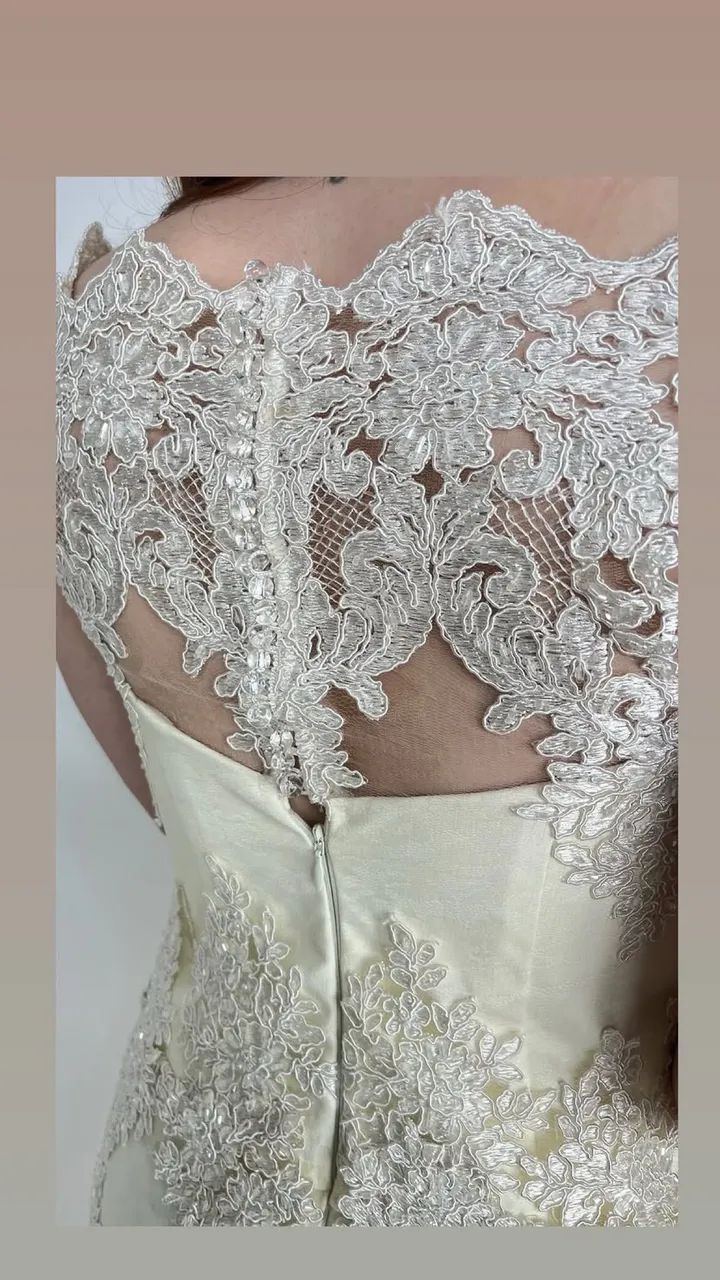 Vestido com pedrarias aplicadas a mão  - Foto 3