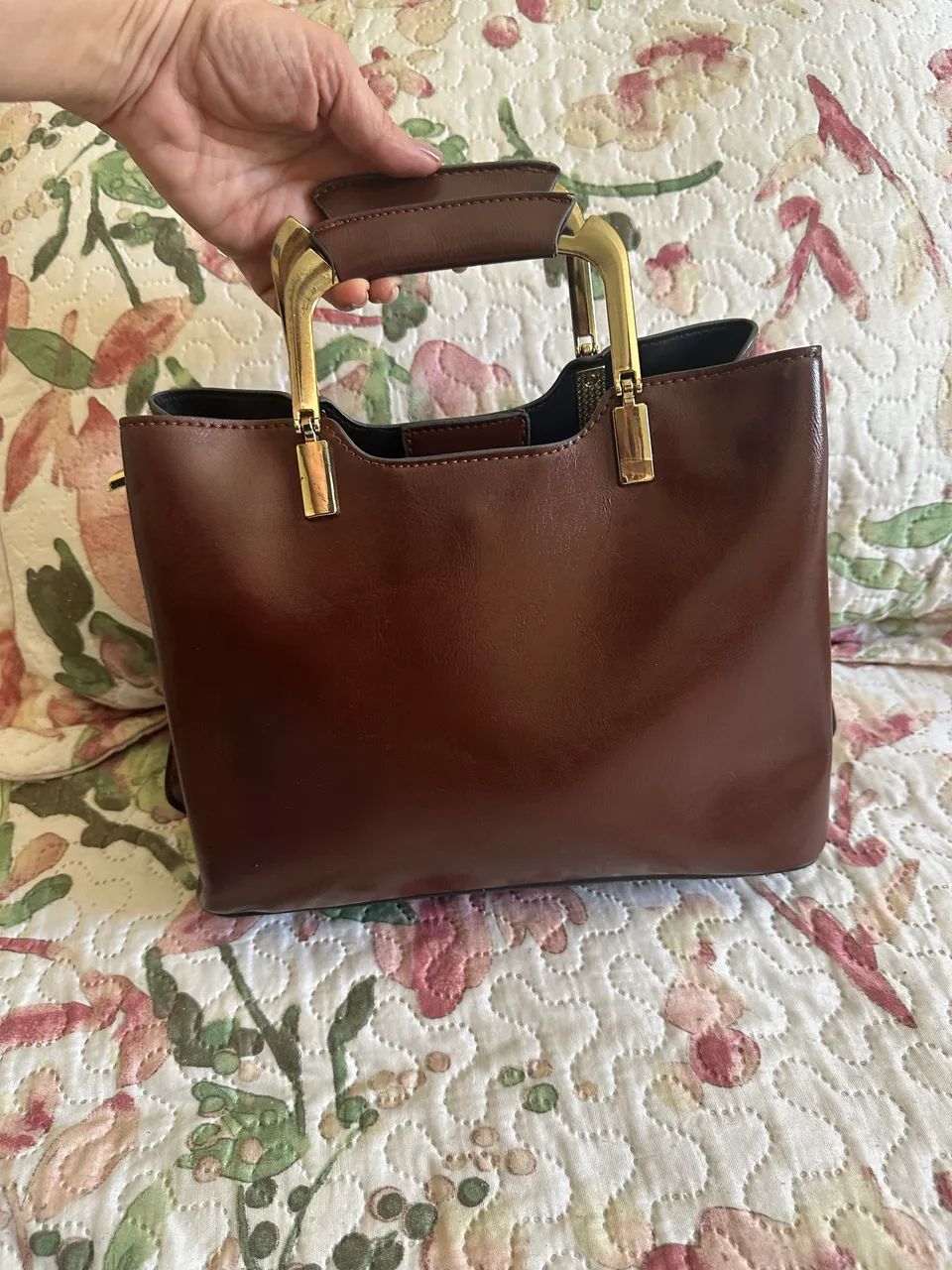 Bolsa semi nova, limpa e cheirosa 