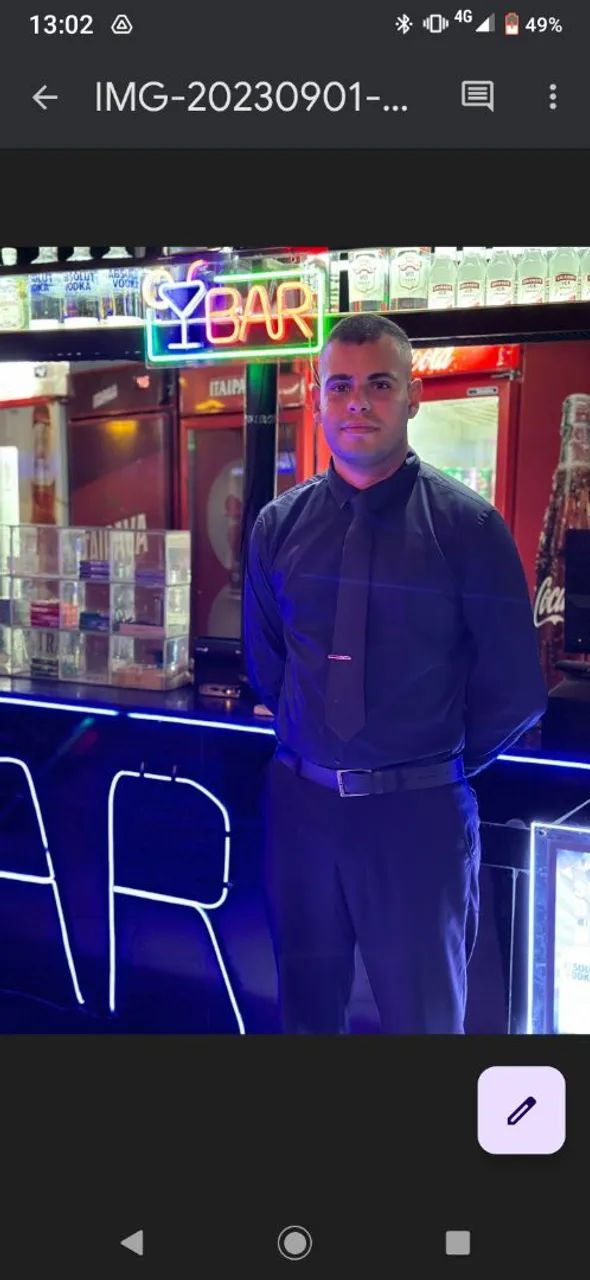 Garçom, profissional a mais de 7 anos