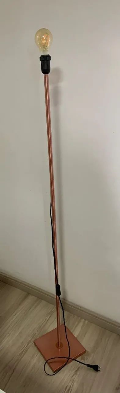 Luminária de chão 