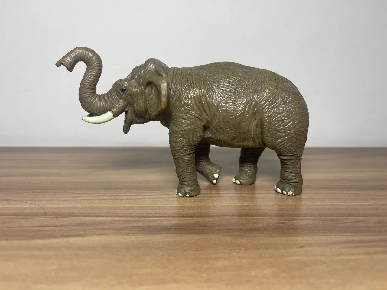 elefante de brinquedo  - Foto 2