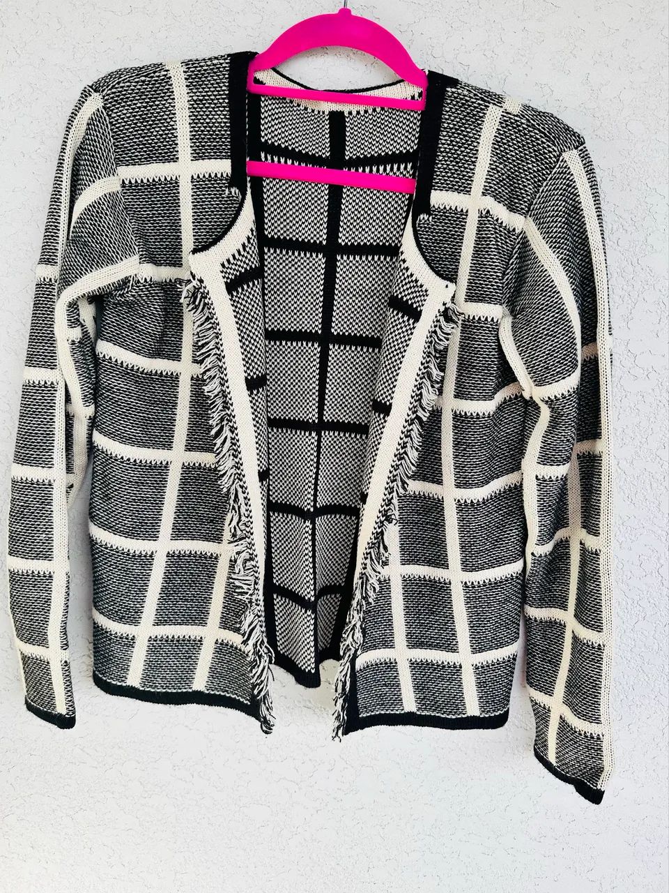 Cardigan feminino xadrez preto e branco