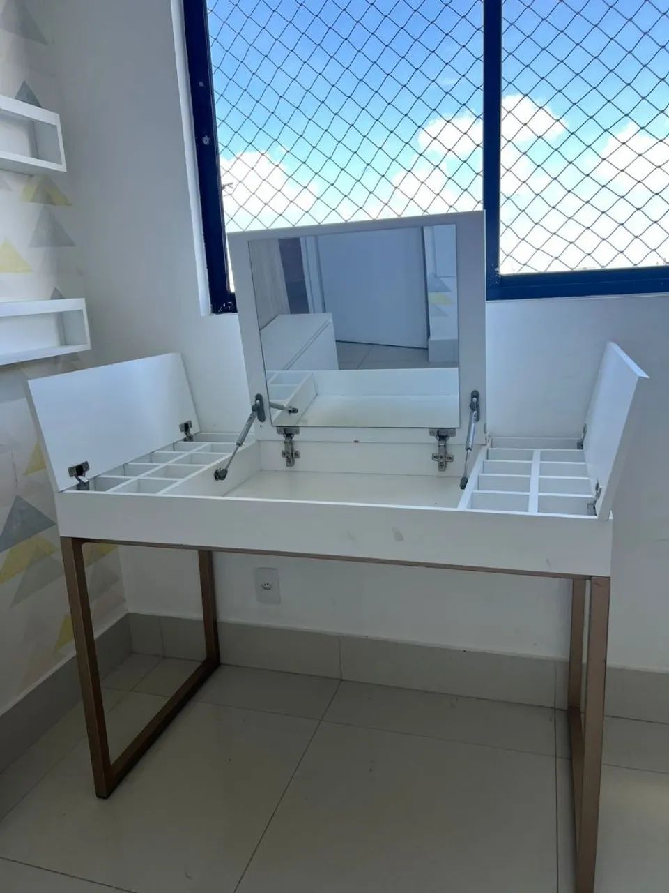 Mesa de estudo e maquiagem em mdf e metalon - Foto 2