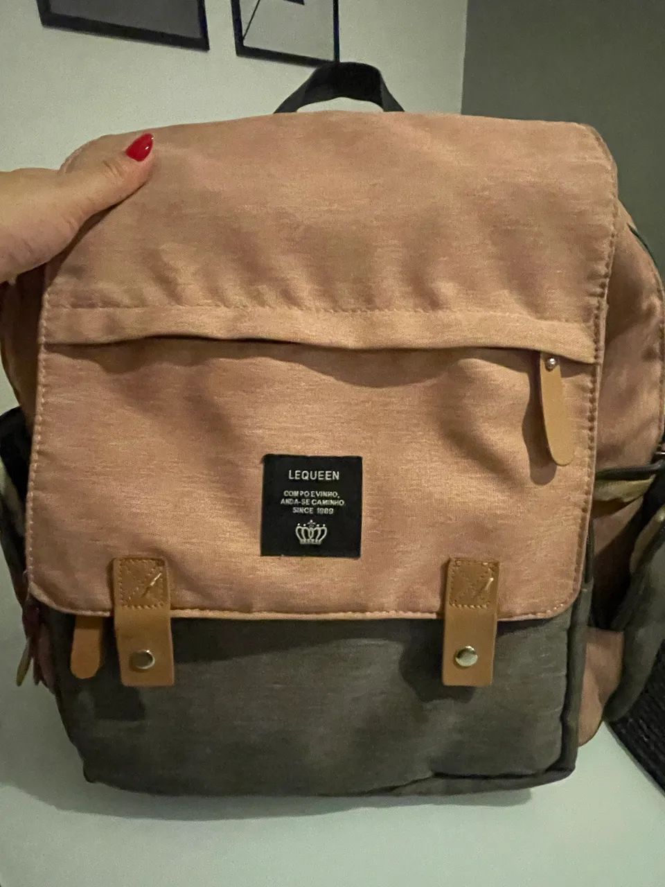 Mochila LE QUEEN cinza com rosa 